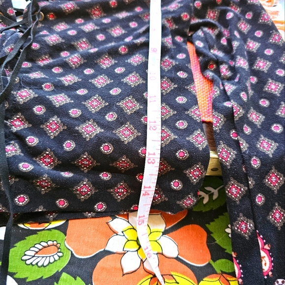 Polly & Esther Retro Crop Top - Picture 3 of 5